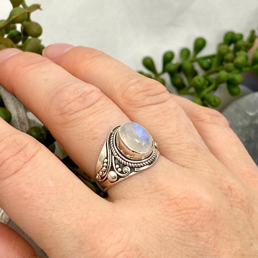 Boho Style Moonstone oval ring s.9 R4075-MS - Nature's Magick