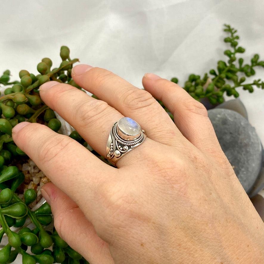 Boho Style Moonstone oval ring s.9 R4075-MS - Nature's Magick