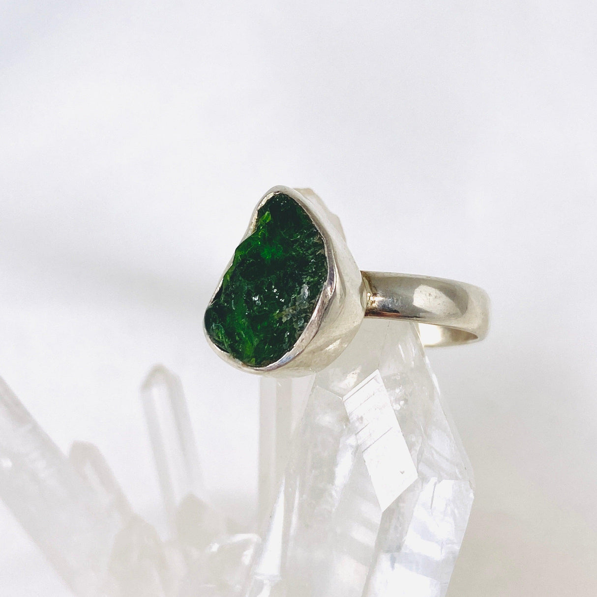 Chrome Diopside raw ring s.6 PRGJ129 - Nature's Magick