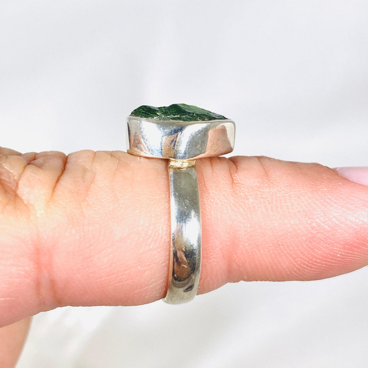 Chrome Diopside raw ring s.6 PRGJ129 - Nature's Magick