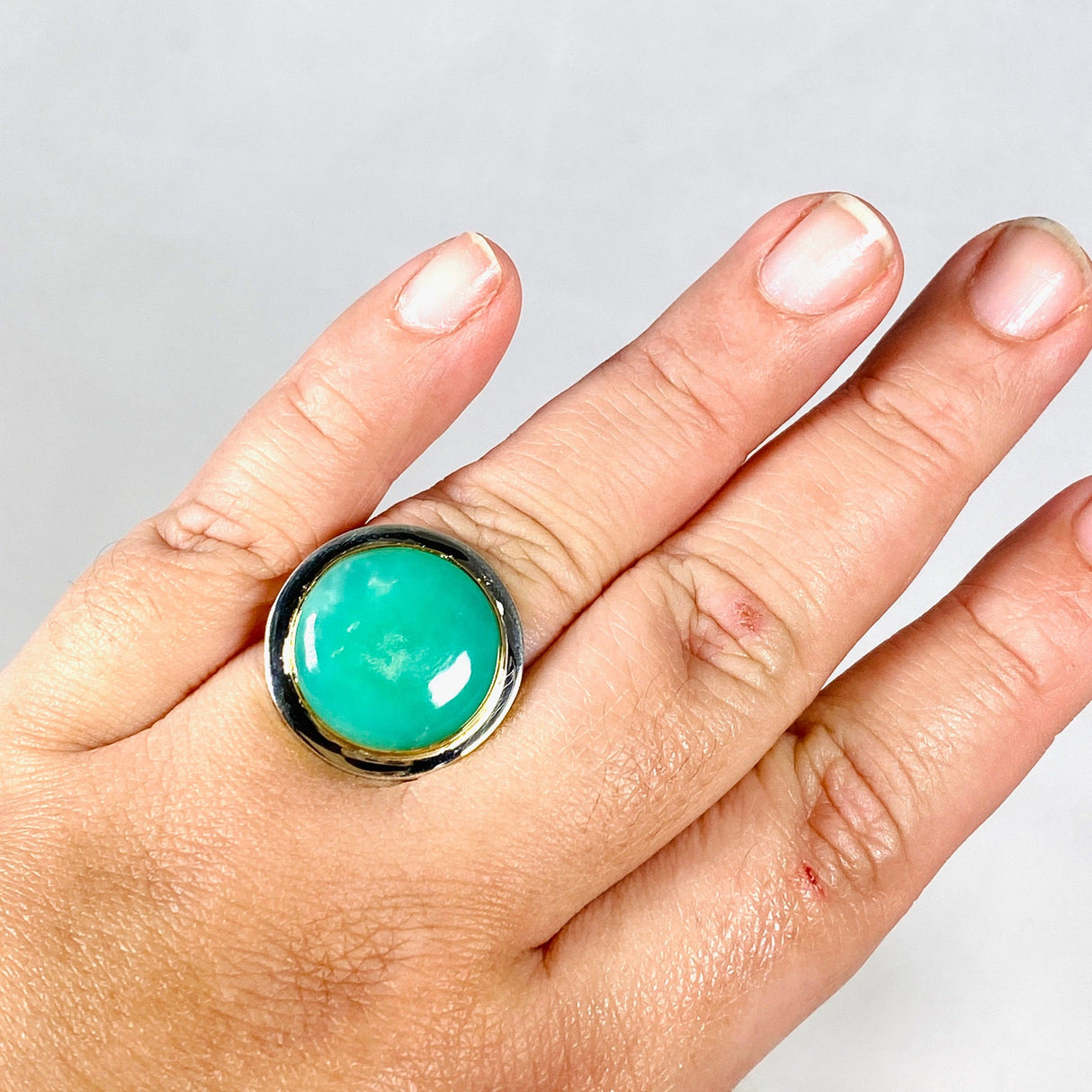 Chrysoprase round ring with brass detailing s.11 KRGJ2942 - Nature's Magick