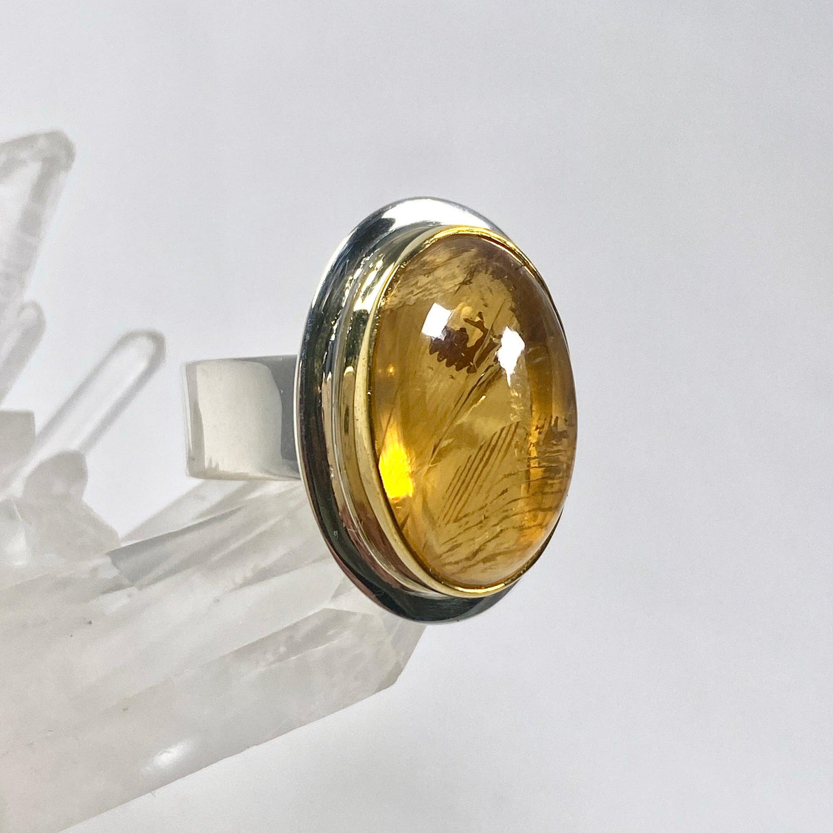 Citrine oval ring with gold detailing s.11 KRGJ2843 - Nature's Magick