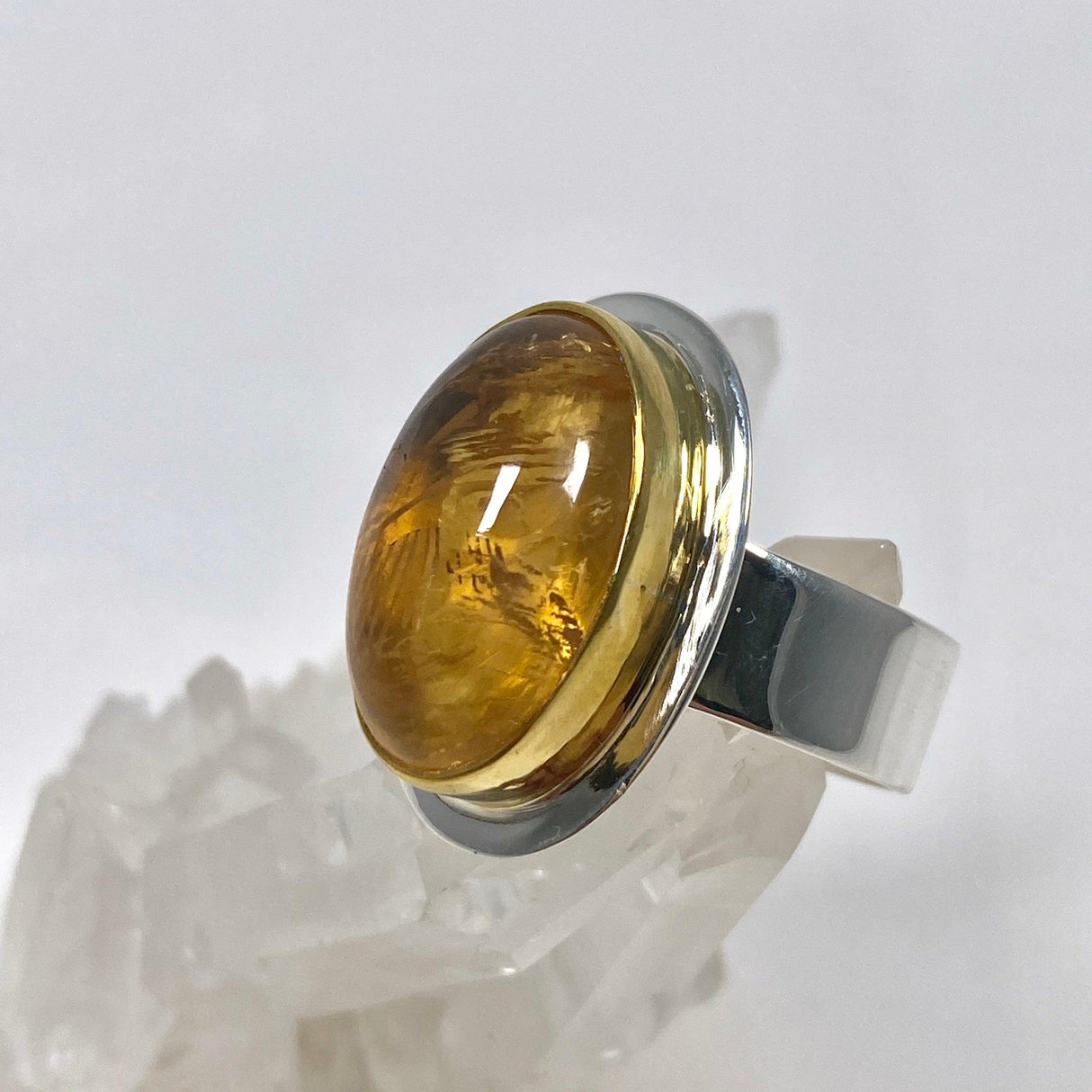 Citrine oval ring with gold detailing s.11 KRGJ2843 - Nature's Magick