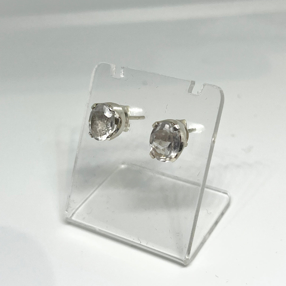 Clear Quartz Oval Faceted emstone 4-claw Set Stud Earring  PSE013