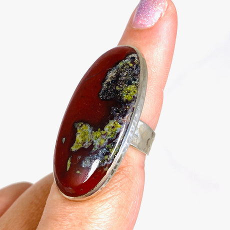 Dragons Blood Stone Oval Hammered Band Ring Size 8 KRGJ1684 - Nature's Magick