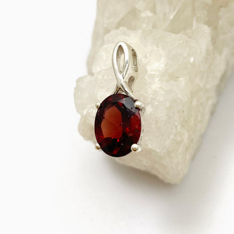 Garnet Oval Faceted Pendant PPGJ940