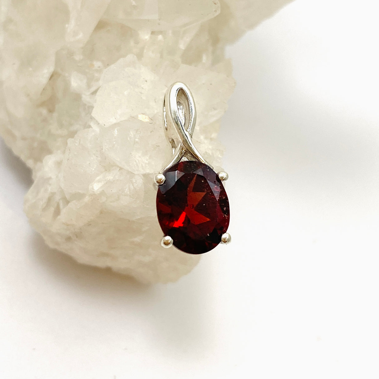 Garnet Oval Faceted Pendant PPGJ940