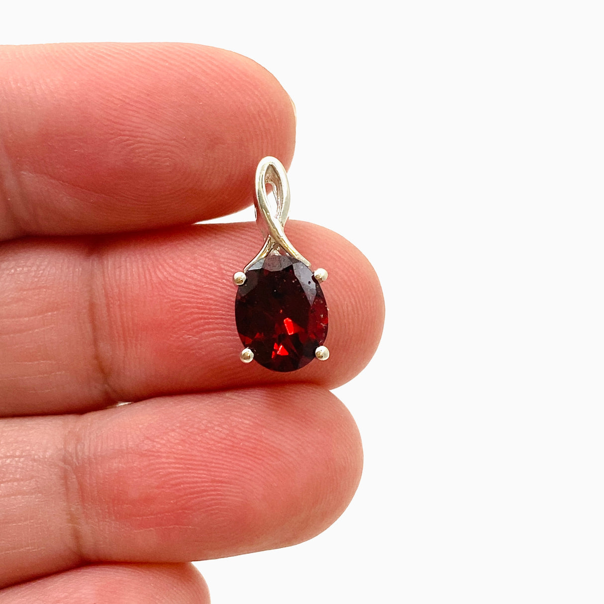 Garnet Oval Faceted Pendant PPGJ940