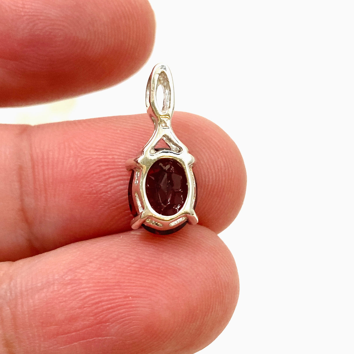 Garnet Oval Faceted Pendant PPGJ940