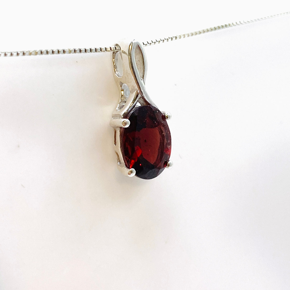 Garnet Oval Faceted Pendant PPGJ940