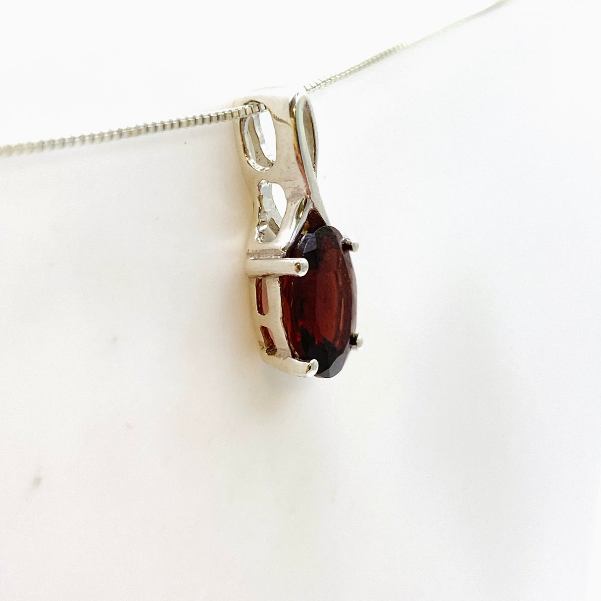 Garnet Oval Faceted Pendant PPGJ940