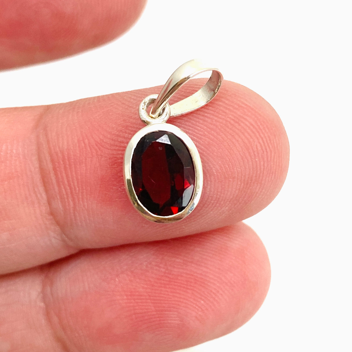 Garnet Oval Faceted Pendant PPGJ941