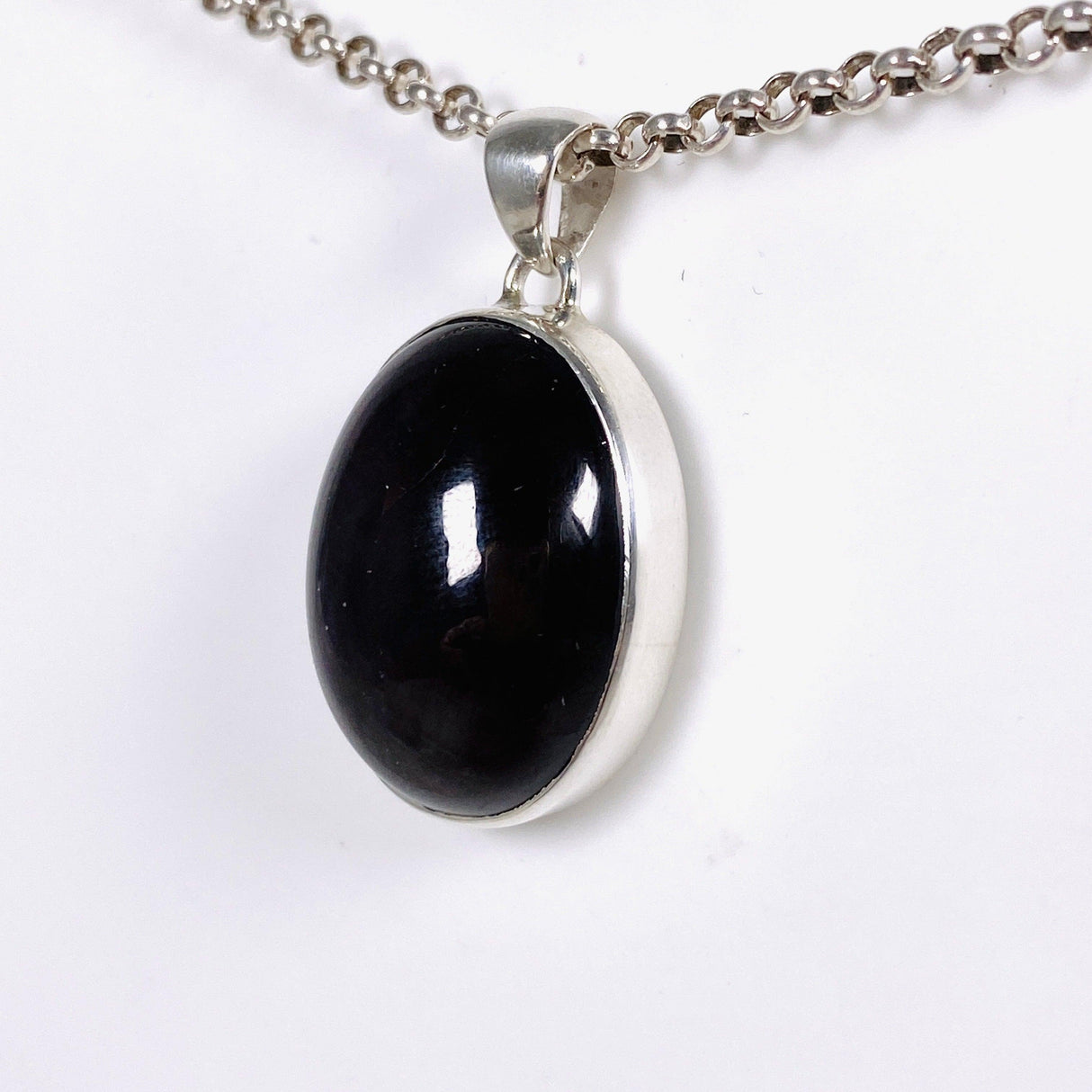 Garnet Oval Pendant KPGJ4131 - Nature's Magick