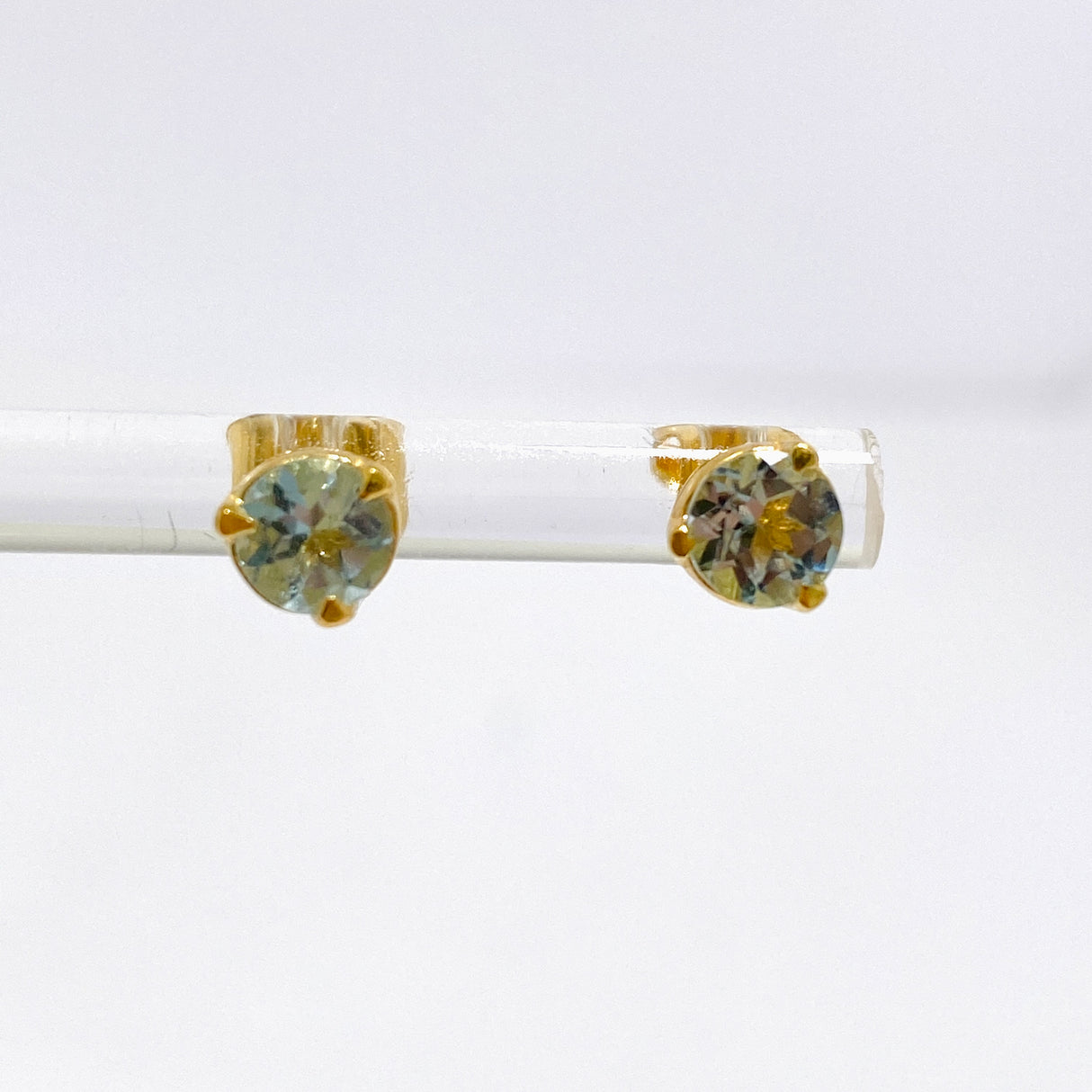 Gemstone Round Faceted 1 micron Gold Plated 3 claw Set Stud Earring 5mm PSE040