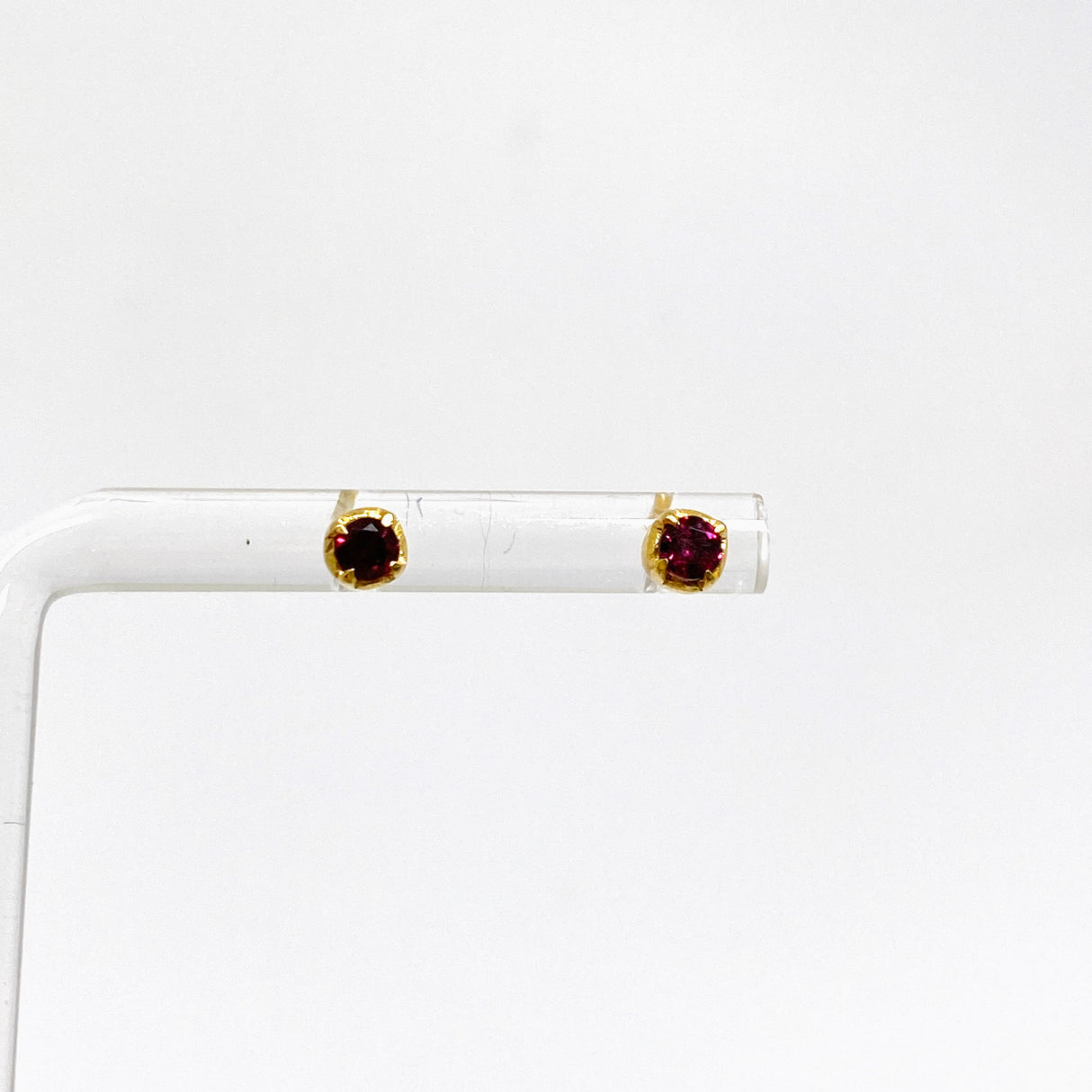 Gemstone Round Faceted 1 micron Gold Plated 4 claw Set Stud Earring 3mm PSE039