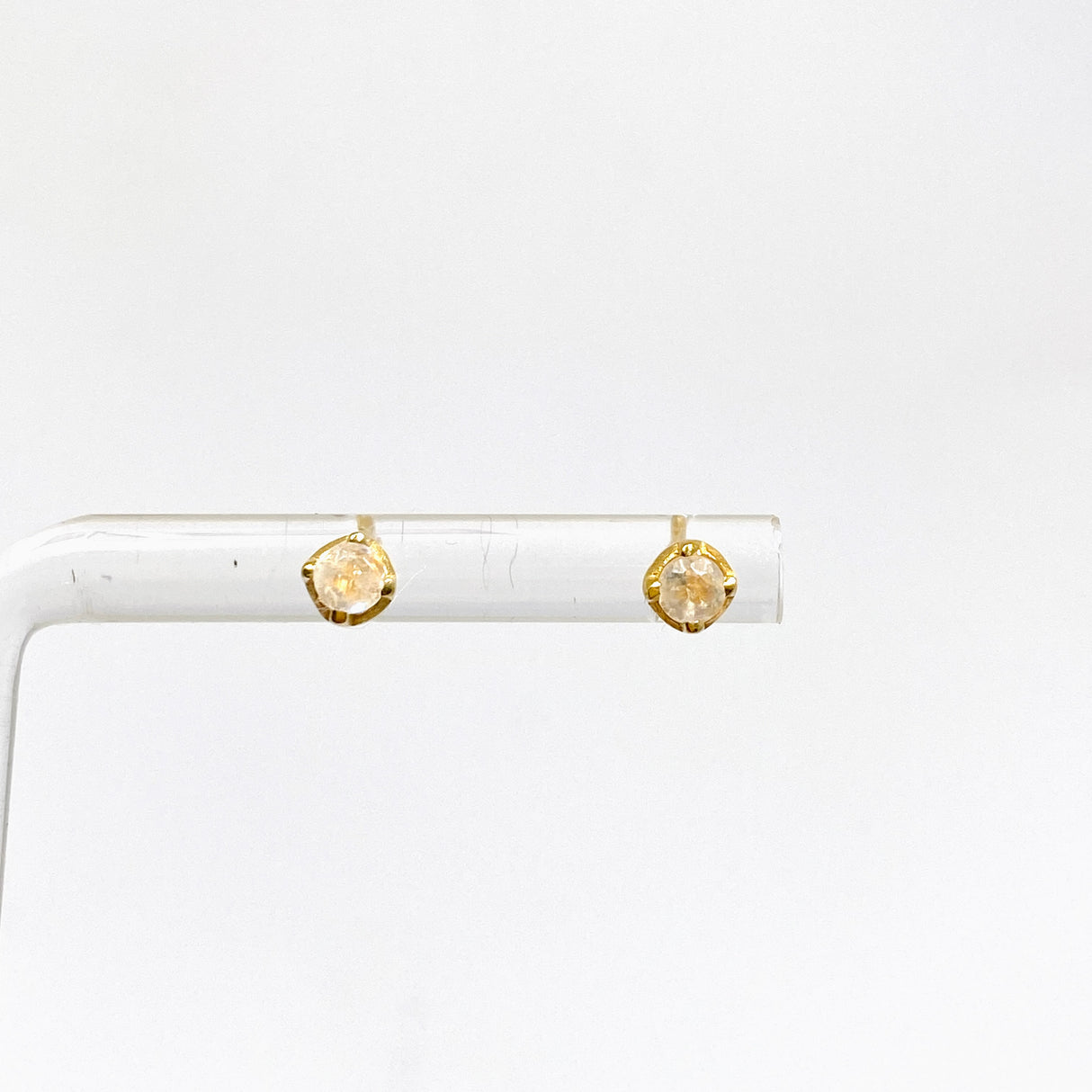 Gemstone Round Faceted 1 micron Gold Plated 4 claw Set Stud Earring 3mm PSE039