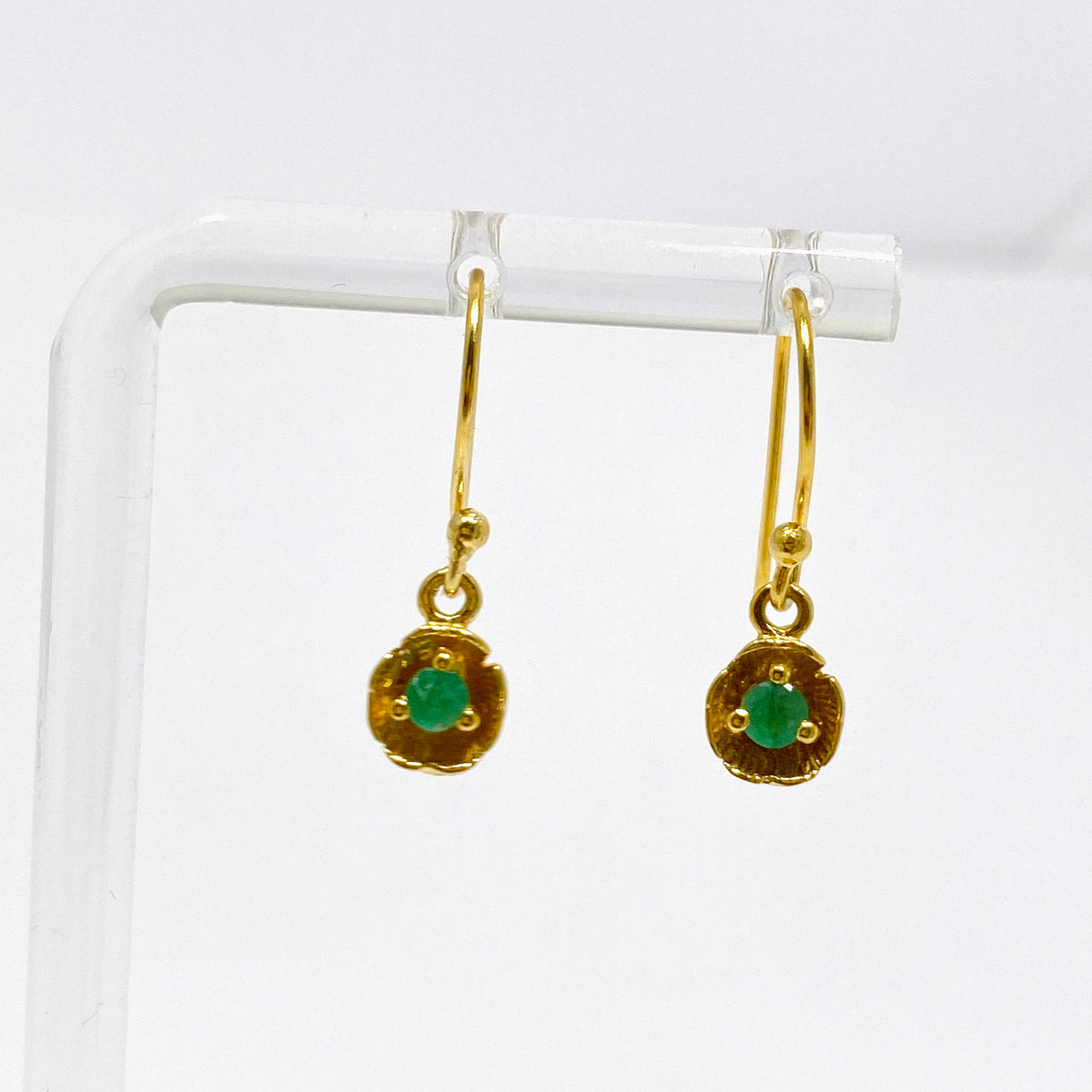Gemstone Round Faceted 1 micron Gold Plated Flower Earrings PEGJ376