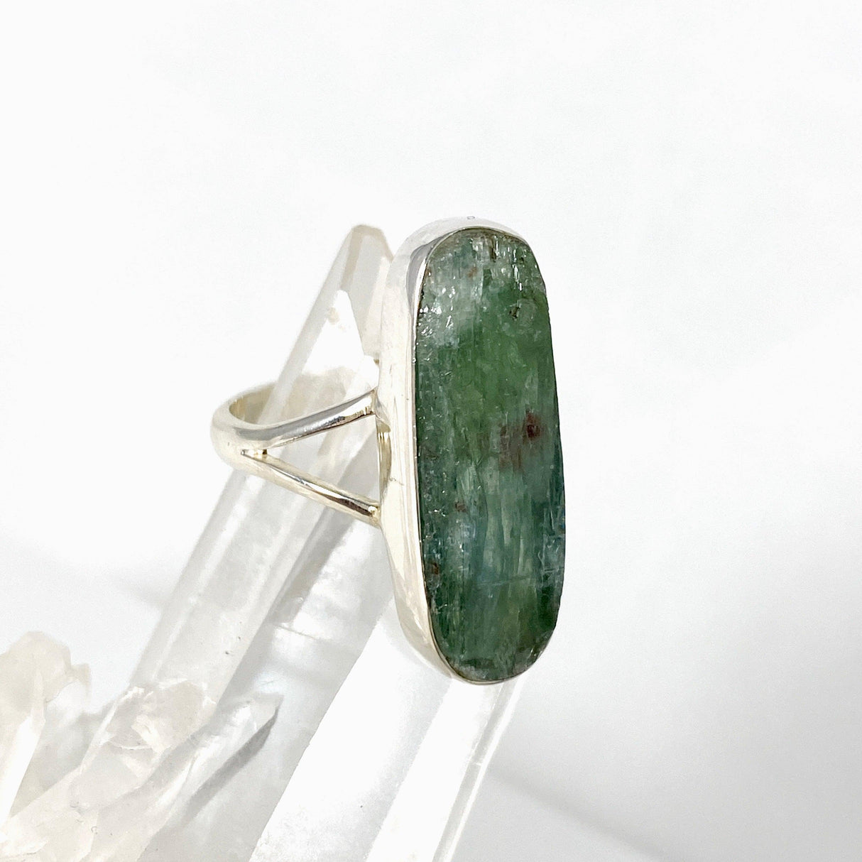 Green Kyanite oval ring s.8 KRGJ2710