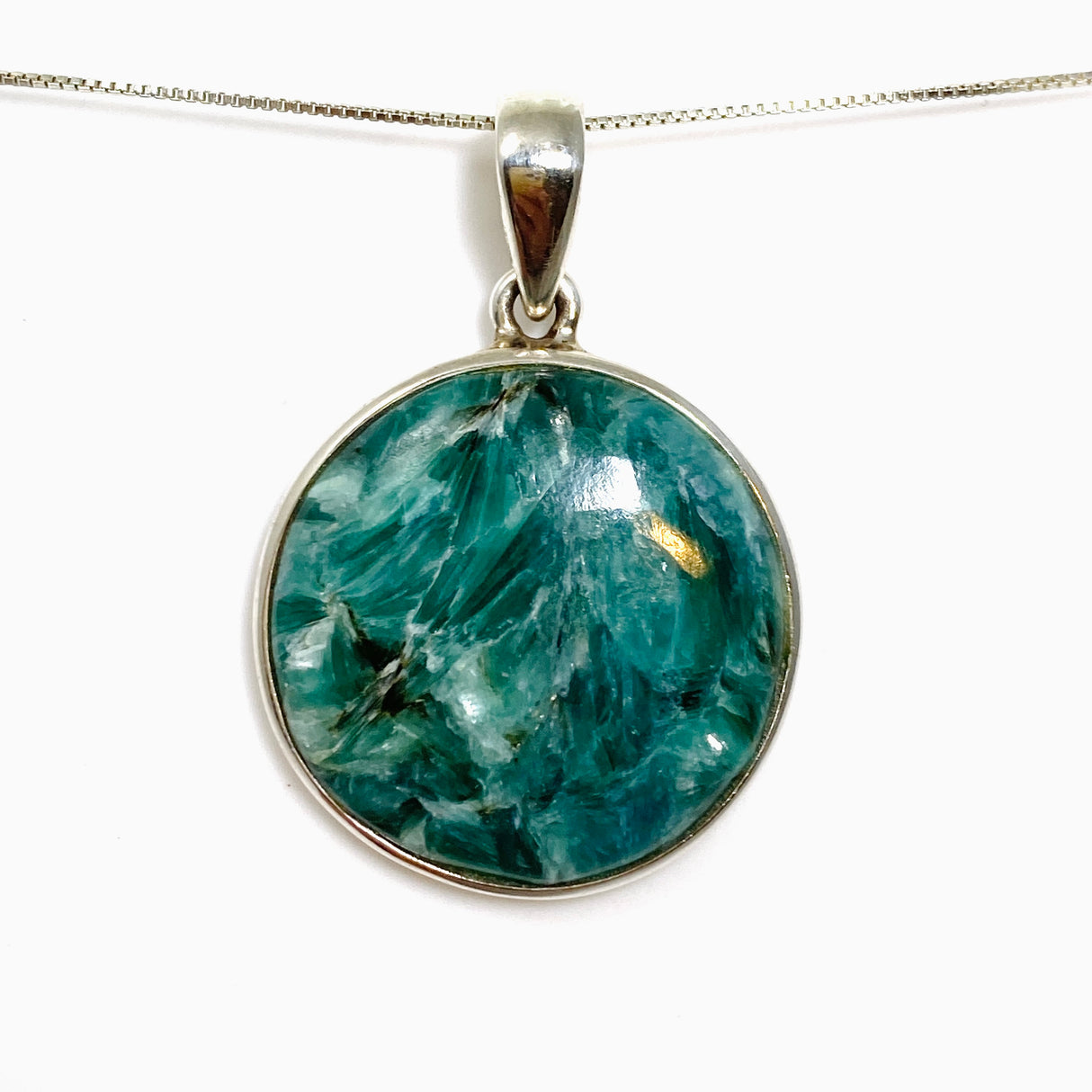 Green Kyanite Round Cabochon Pendant PPGJ983