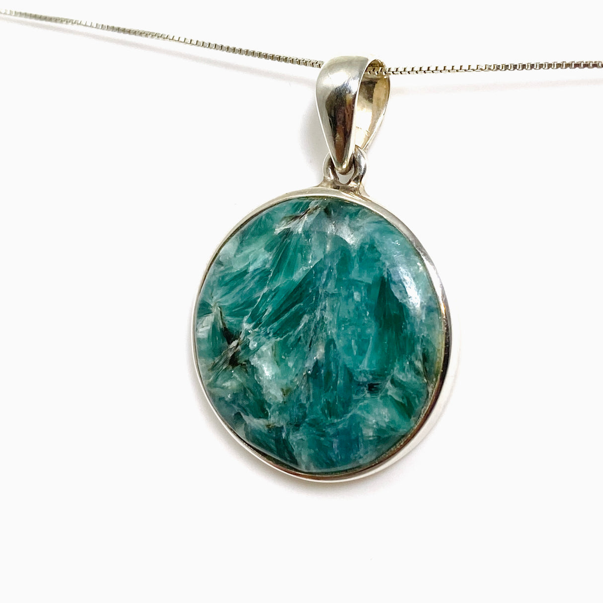 Green Kyanite Round Cabochon Pendant PPGJ983