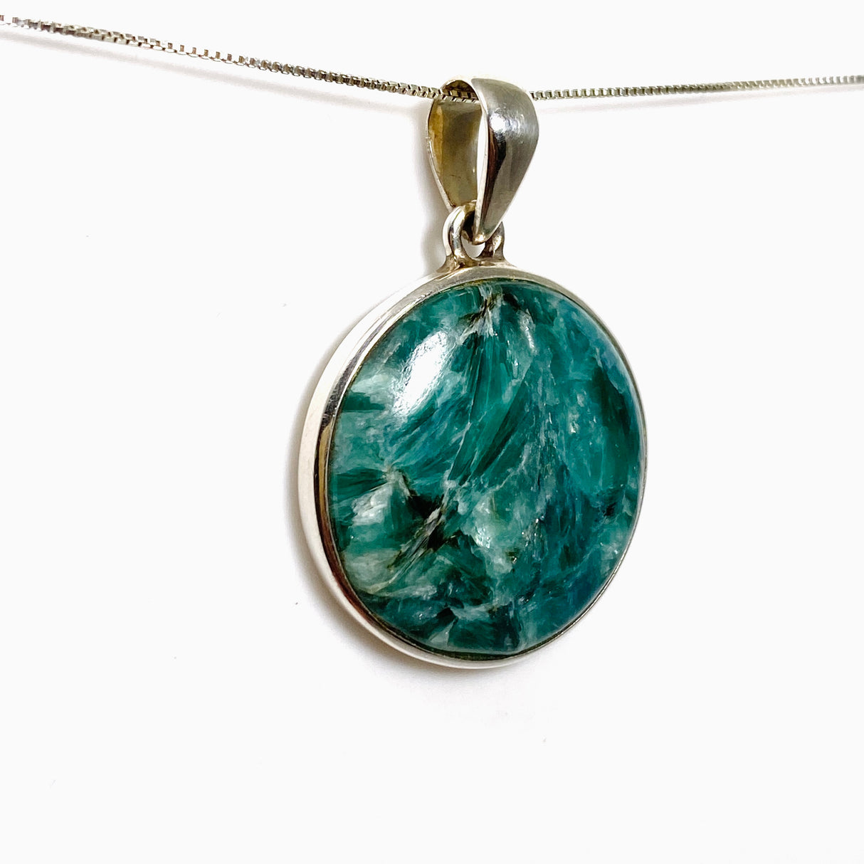 Green Kyanite Round Cabochon Pendant PPGJ983