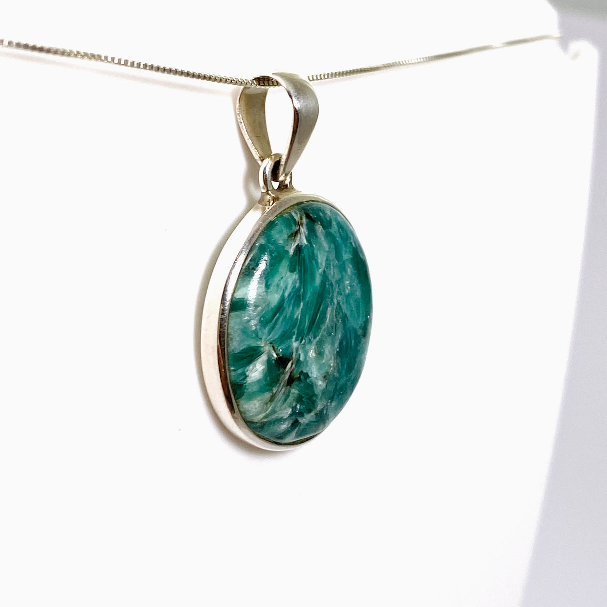 Green Kyanite Round Cabochon Pendant PPGJ983