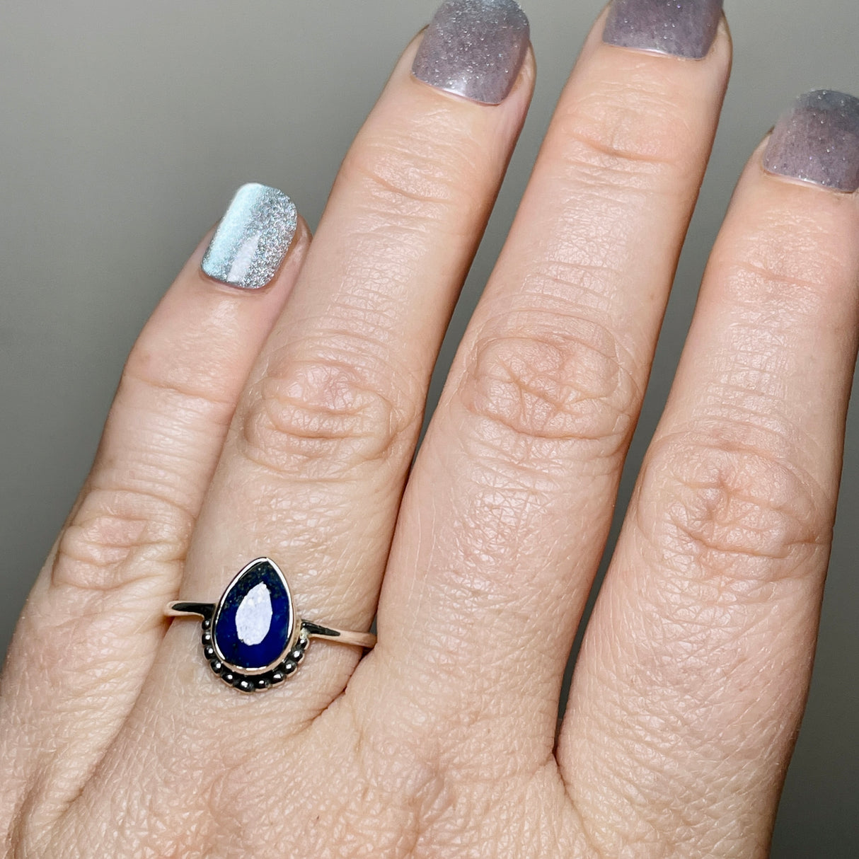 Ioilite Teardrop fine band ring R3800-IOL