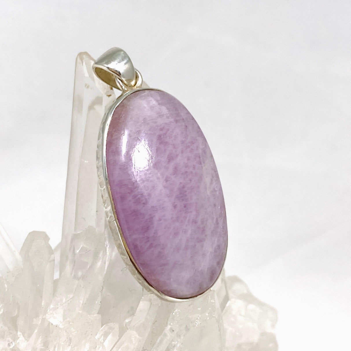 Kunzite Oval Pendant in a Hammered Setting KPGJ4299 - Nature's Magick