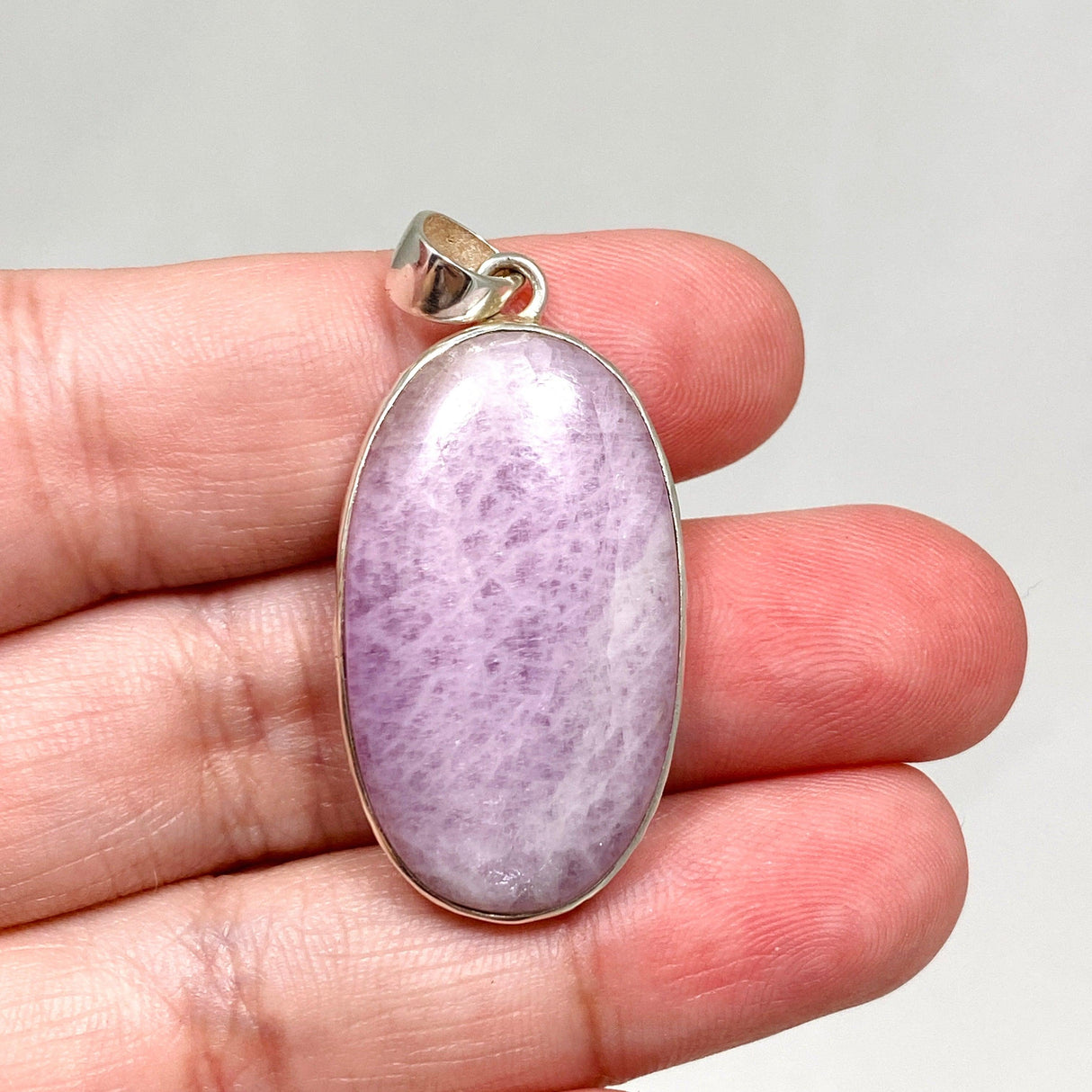 Kunzite Oval Pendant in a Hammered Setting KPGJ4299 - Nature's Magick