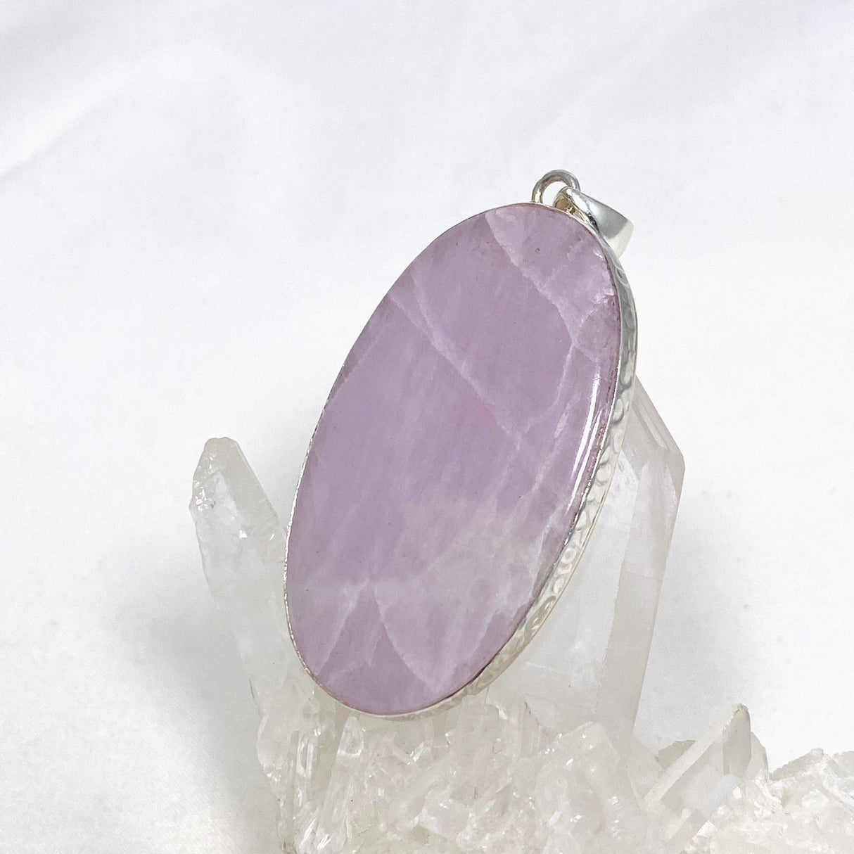 Kunzite Oval Pendant in a Hammered Setting KPGJ4301 - Nature's Magick