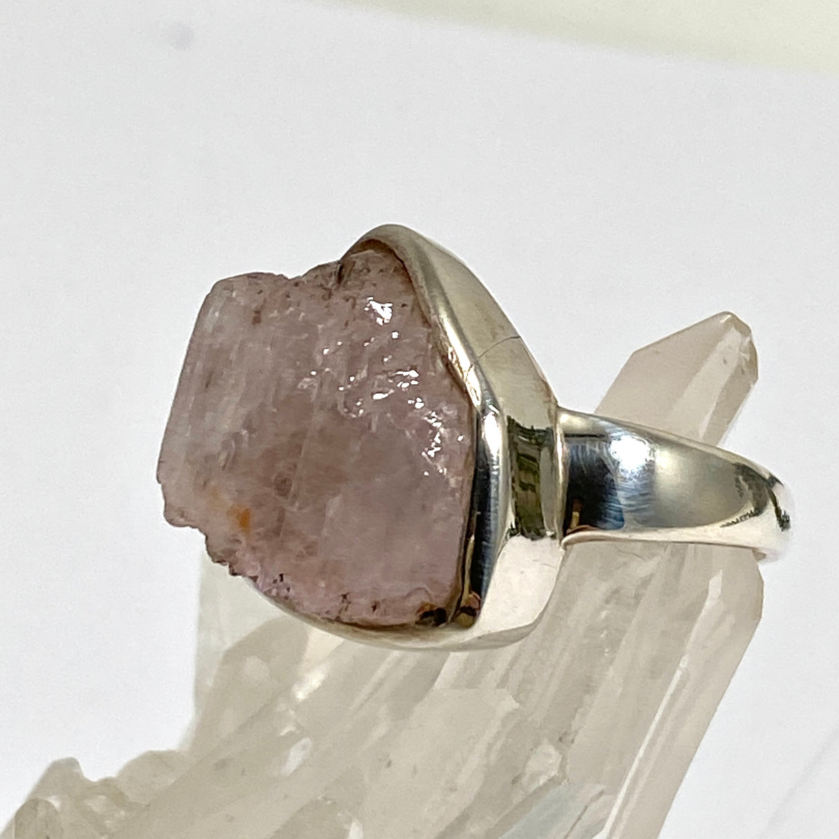 Kunzite raw crystal ring s.9 PRGJ195a