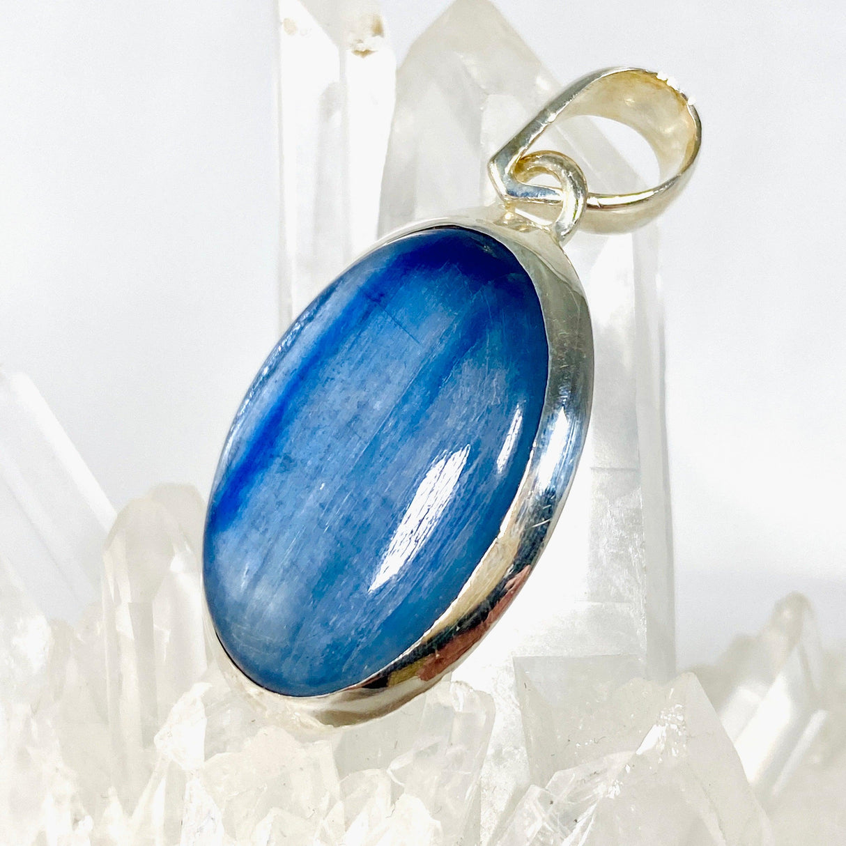 Kyanite oval pendant KPGJ3451