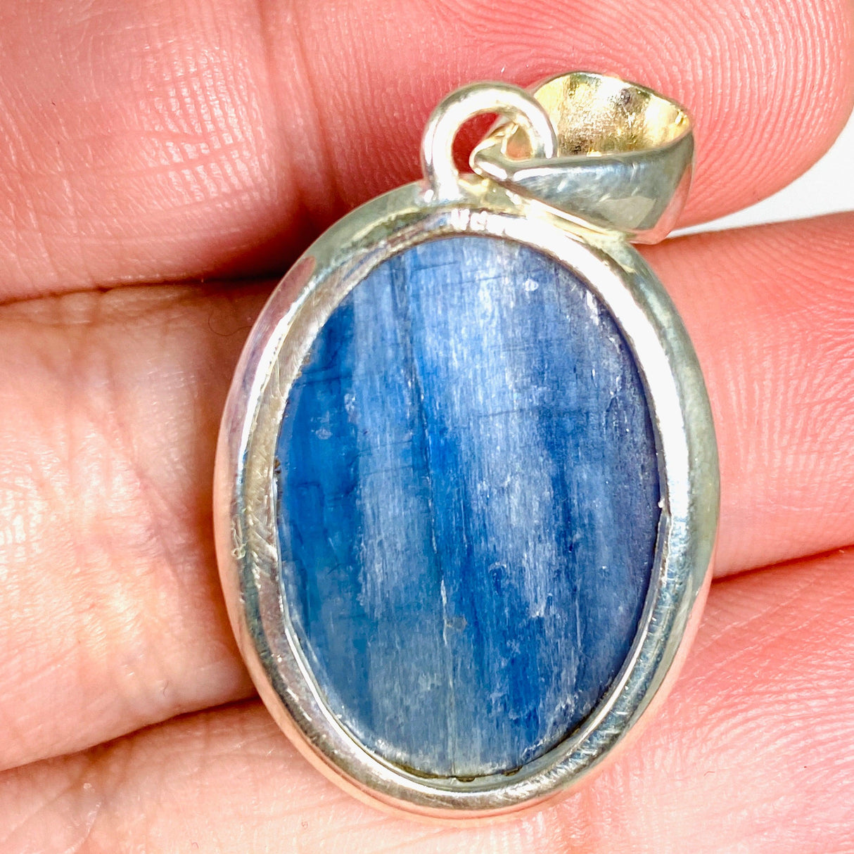 Kyanite oval pendant KPGJ3451