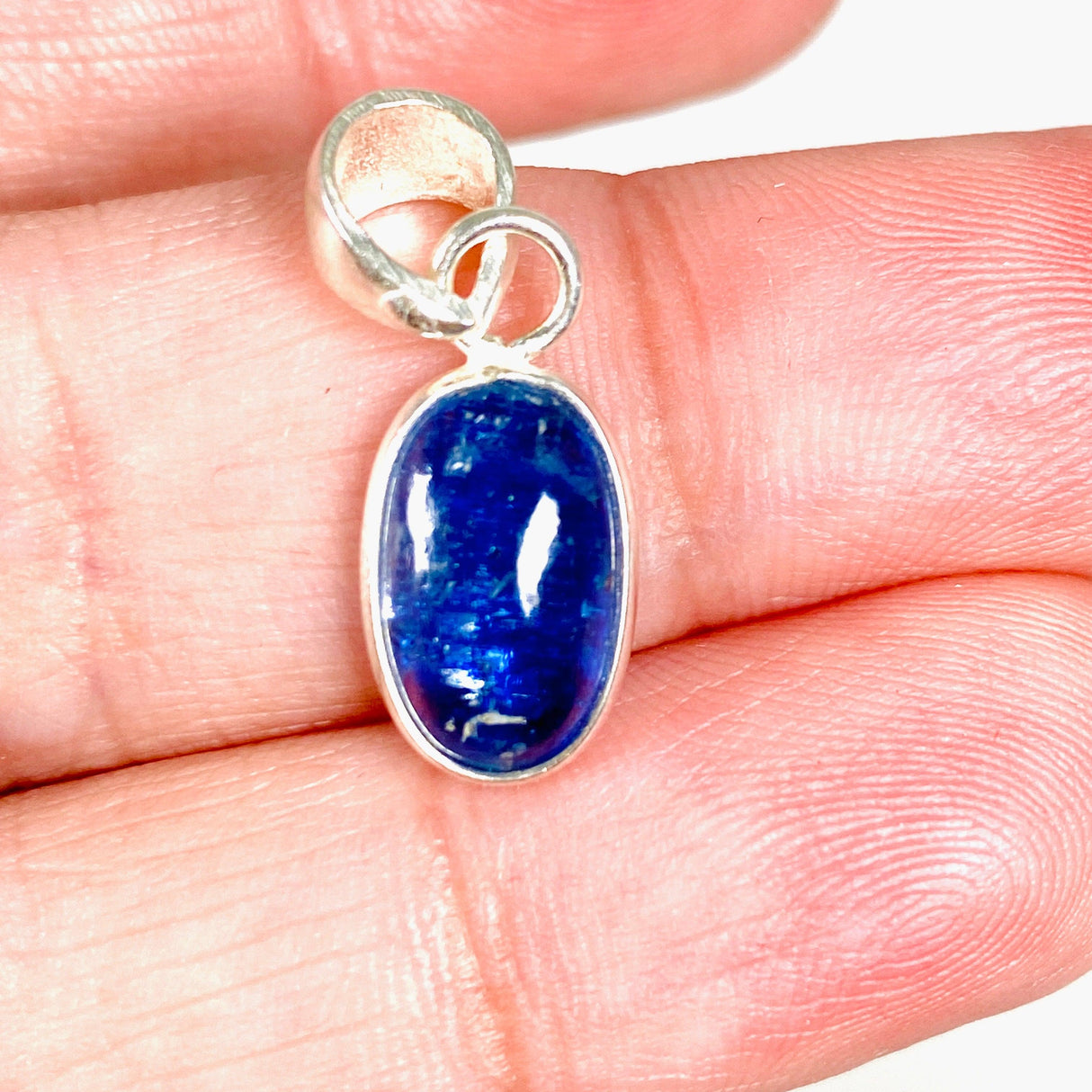 Kyanite Petite oval pendant KPGJ3449