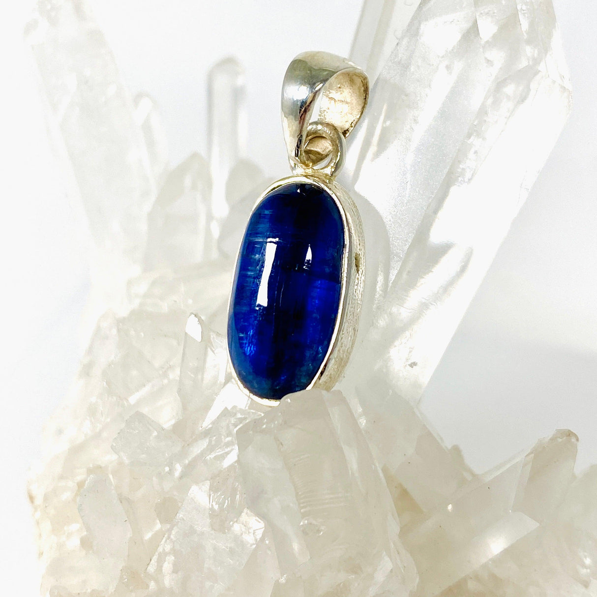 Kyanite petite oval pendant KPGJ3450