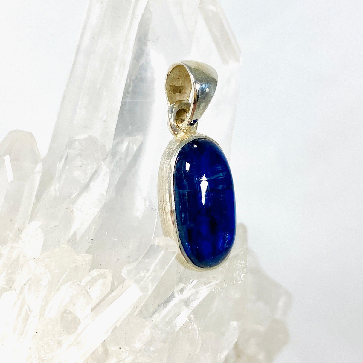 Kyanite petite oval pendant KPGJ3450