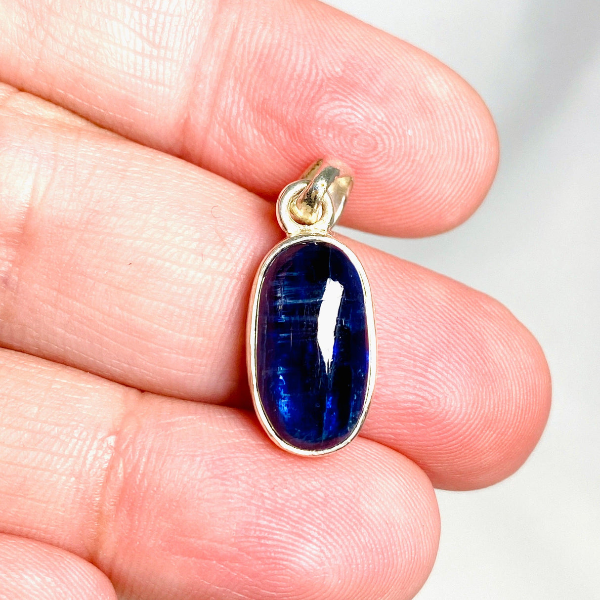 Kyanite petite oval pendant KPGJ3450