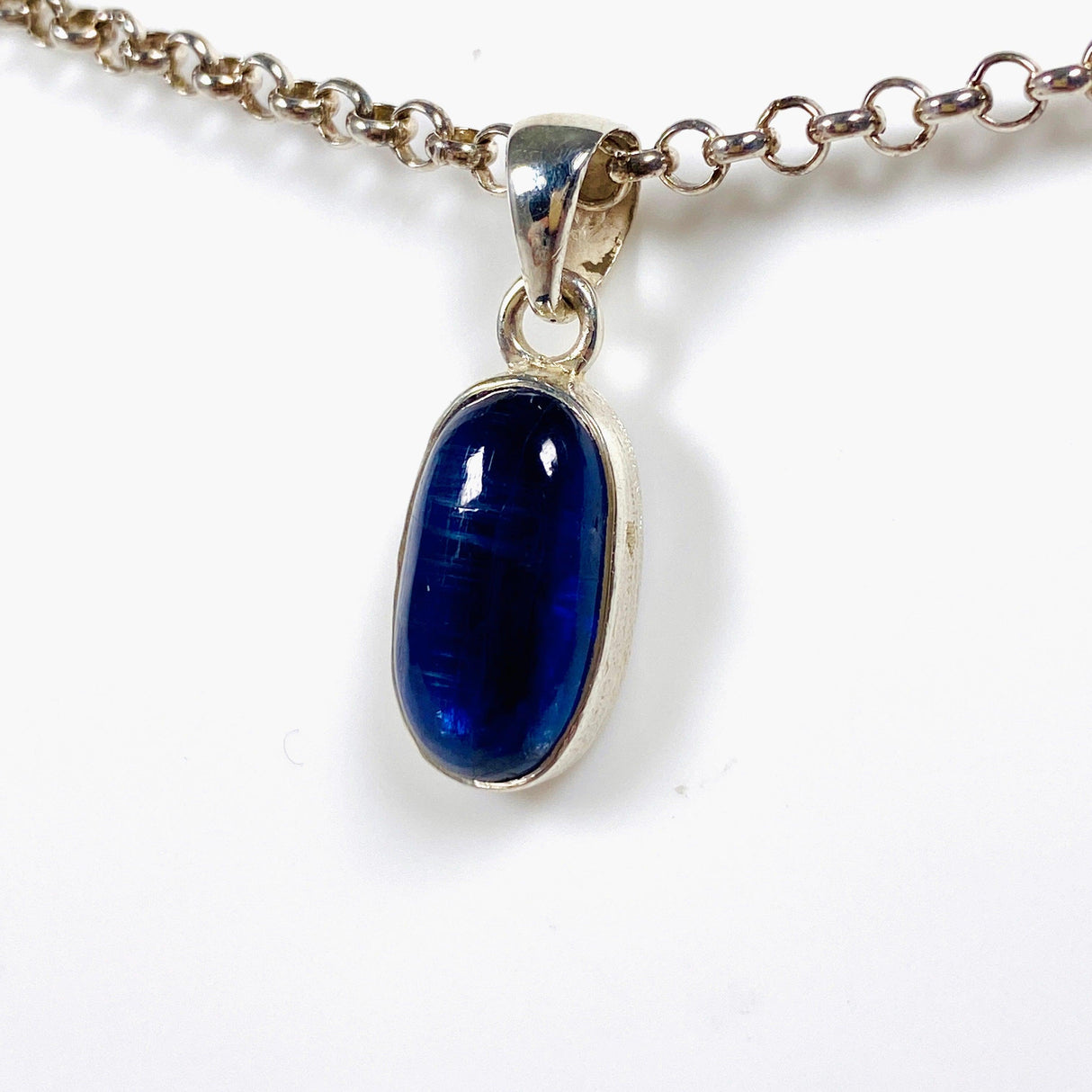 Kyanite petite oval pendant KPGJ3450