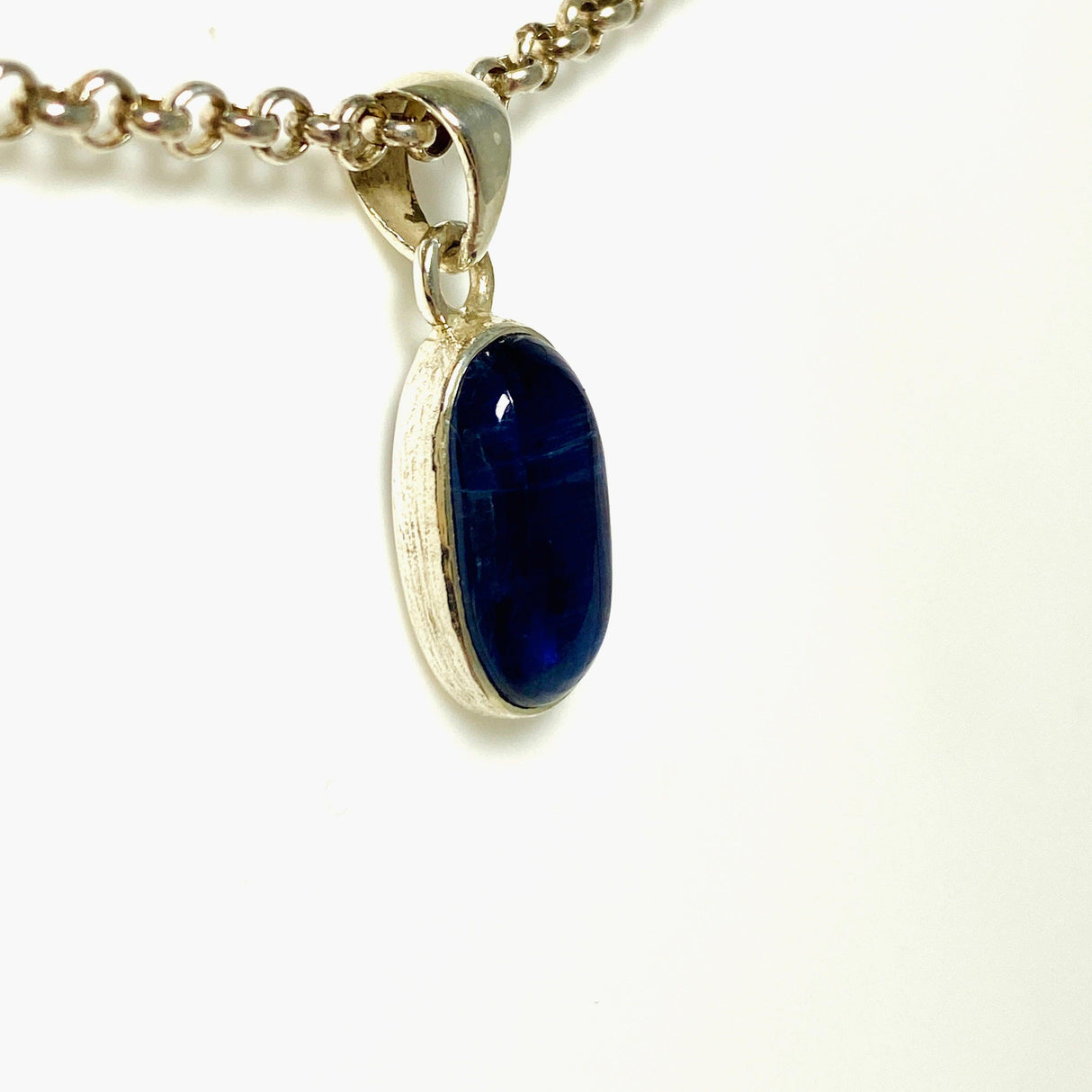 Kyanite petite oval pendant KPGJ3450