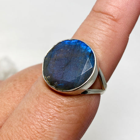 Labradorite faceted round ring s.9 KRGJ1125 - Nature's Magick