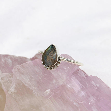 Labradorite Teardrop Faceted fine band ring R3800-LB - Nature's Magick