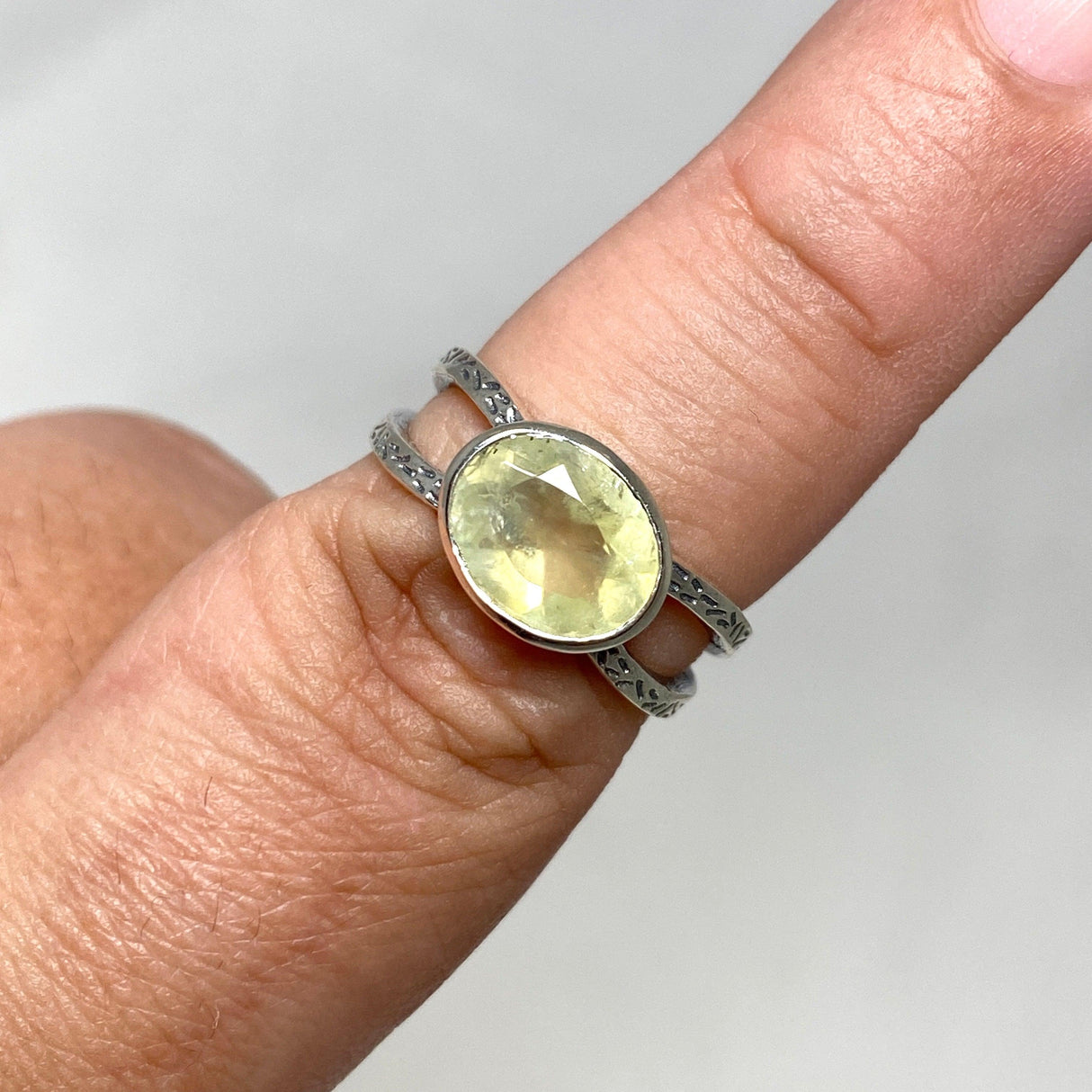 Lemon Quartz Faceted Oval Decorative Split Band Ring R3861 - Nature's Magick