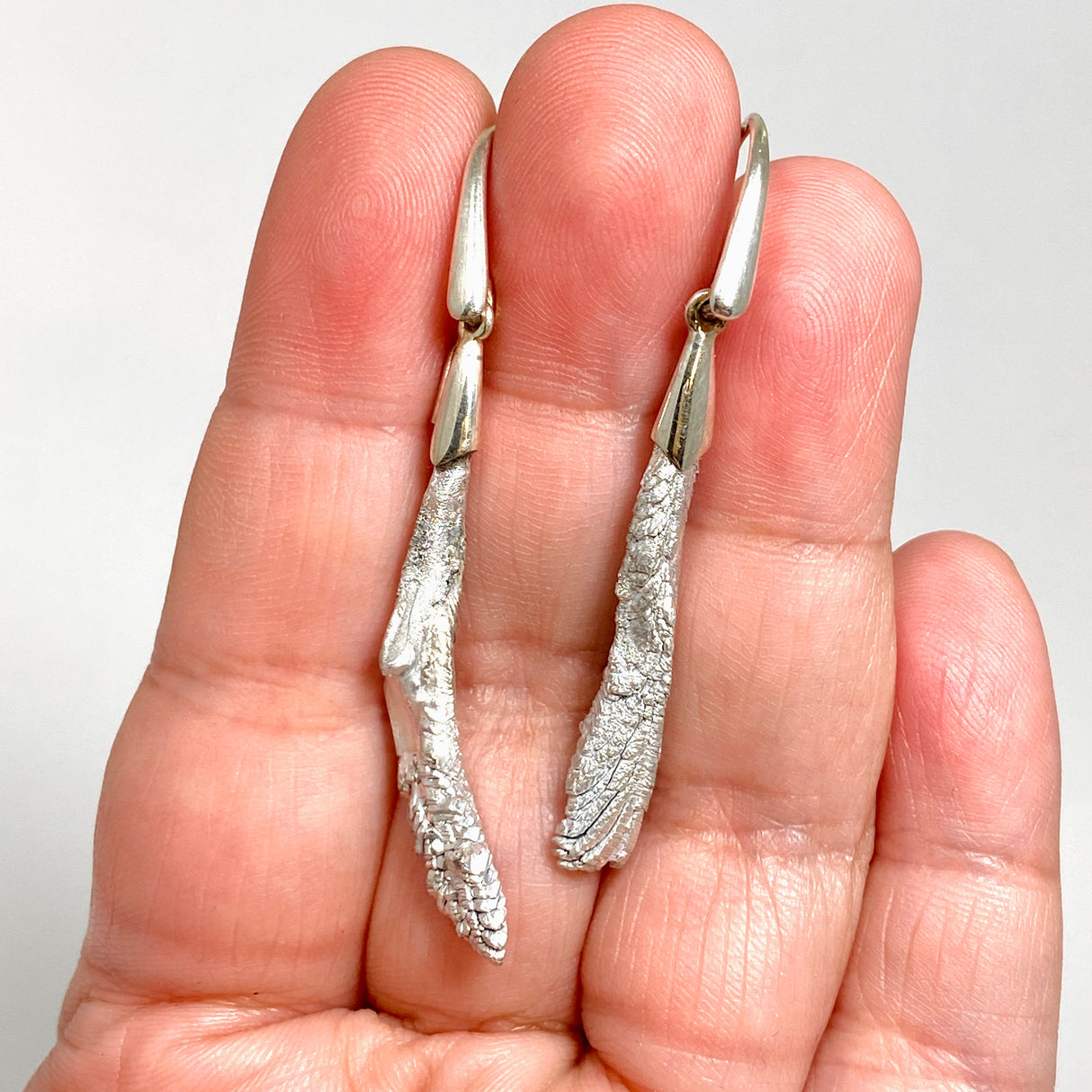 Magnesium Raw Crystal Earrings PEGJ342