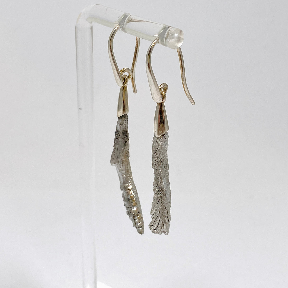 Magnesium Raw Crystal Earrings PEGJ342