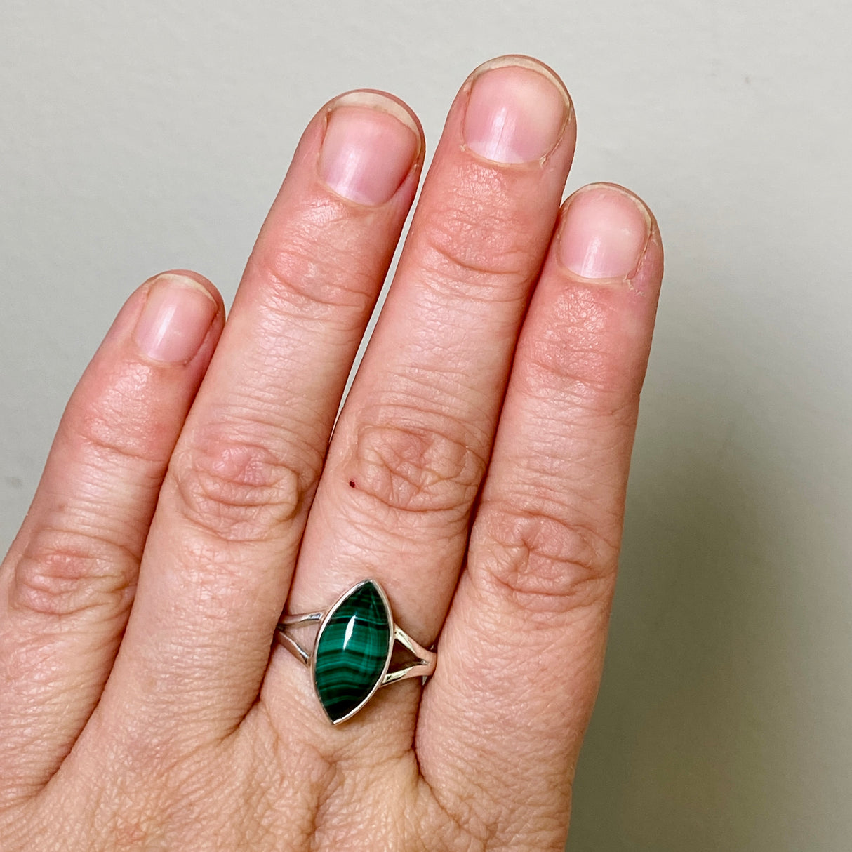 Malachite Marquise Cabochon Split Band Ring Size 8 KRGJ3369