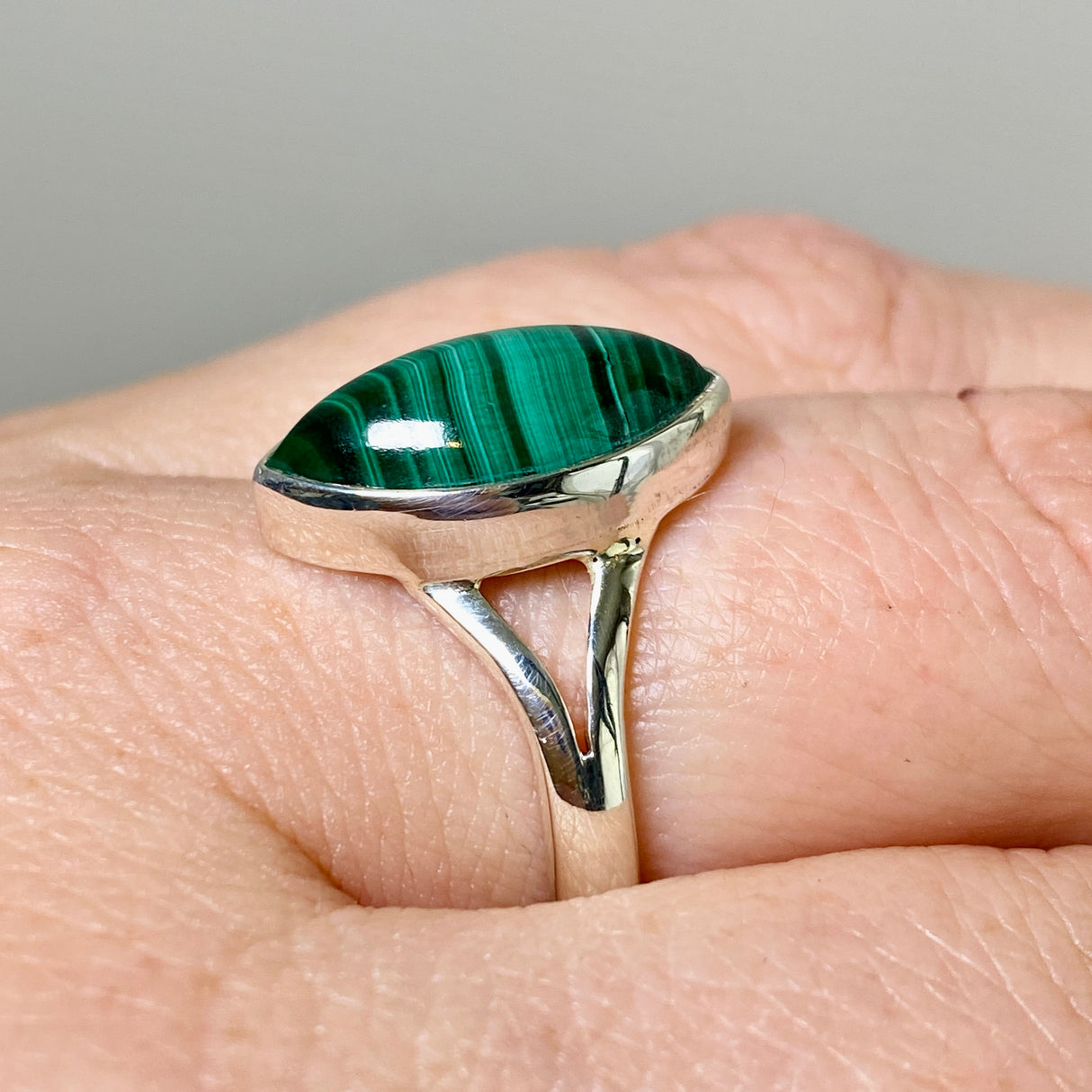 Malachite Marquise Cabochon Split Band Ring Size 8 KRGJ3369