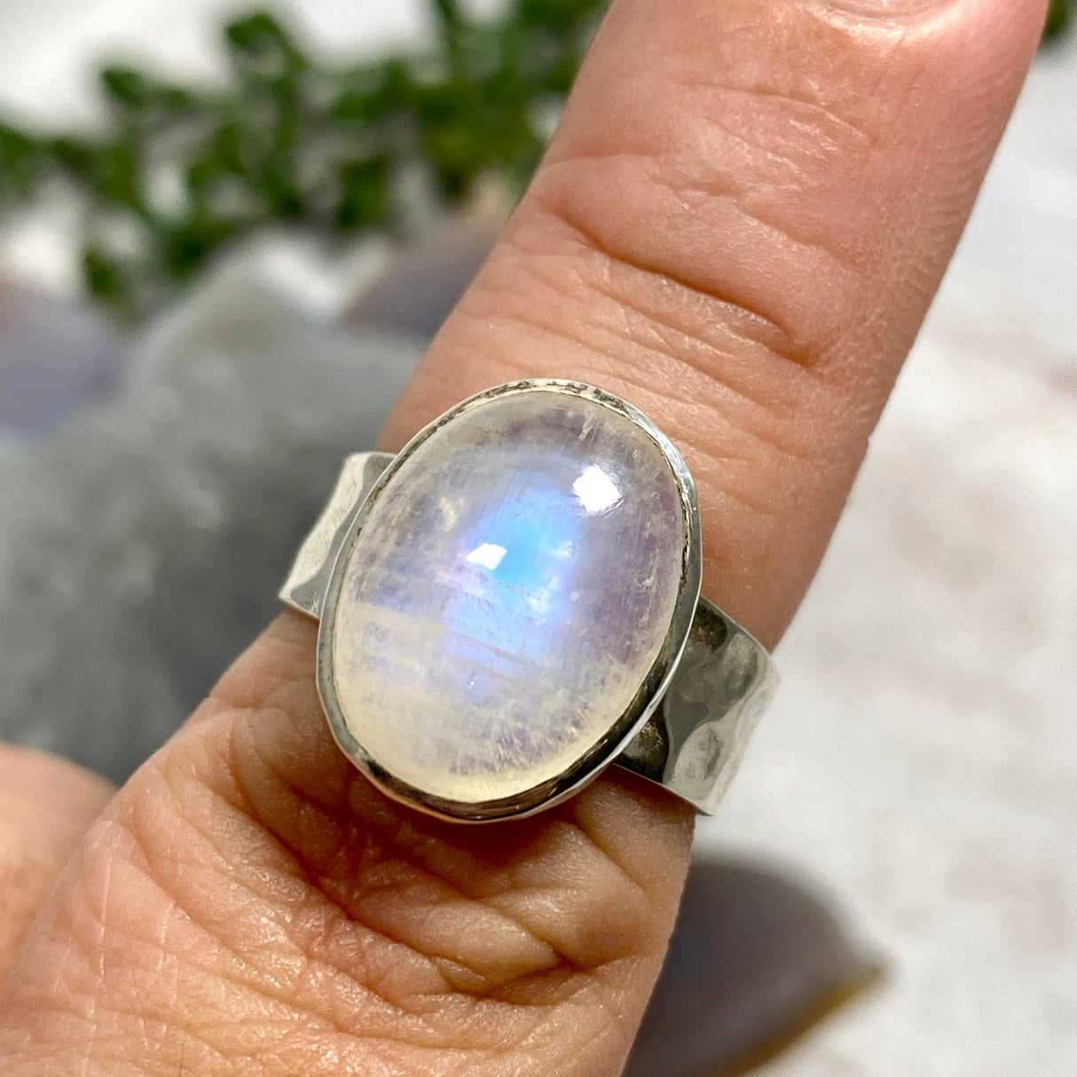 Moonstone oval beaten band ring s.8 KRGJ1783 - Nature's Magick