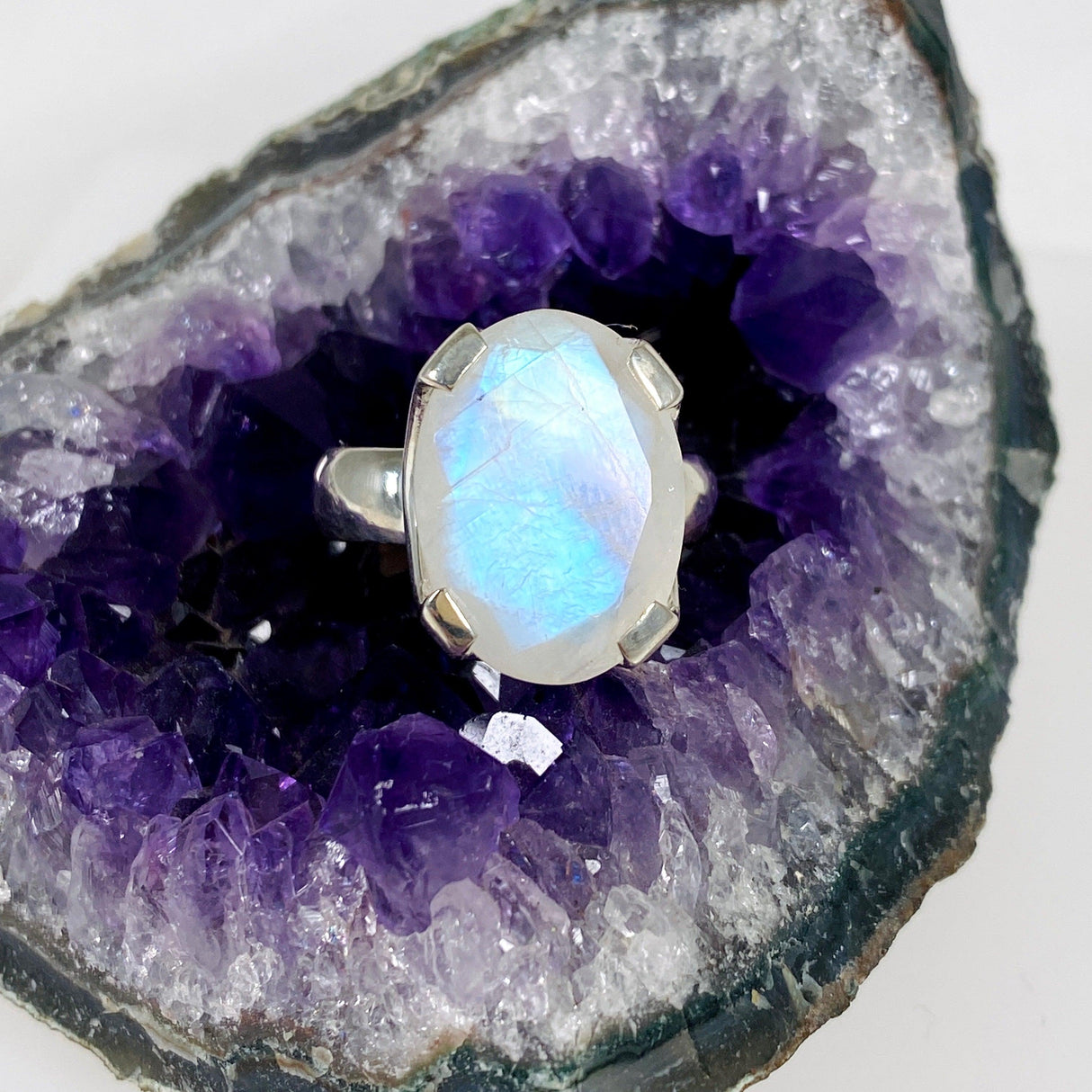 Moonstone Oval Faceted Ring s.9 KRGJ3013 - Nature's Magick