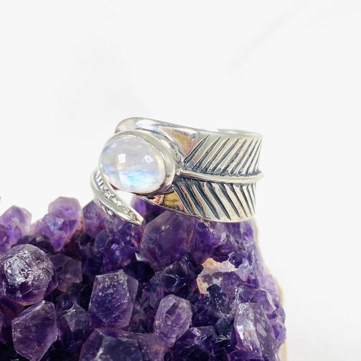 Moonstone Oval Leaf Ring s.10 KRGJ3031 - Nature's Magick