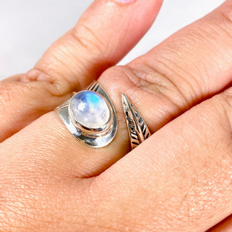 Moonstone Oval Leaf Ring s.10 KRGJ3031 - Nature's Magick